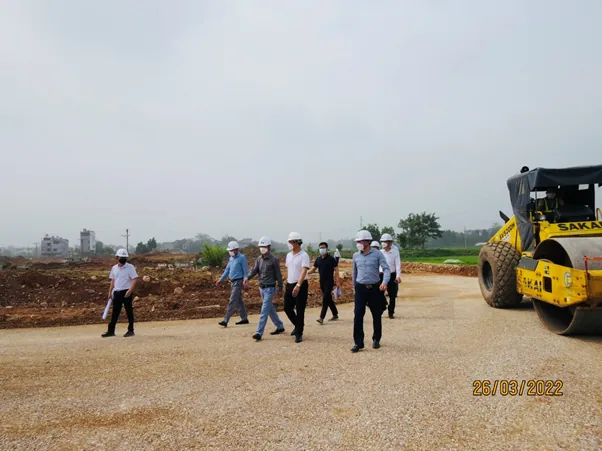 Chủ tịch HĐQT Nguyễn Thế Hùng thị sát tiến độ dự án OM7. — ảnh 2