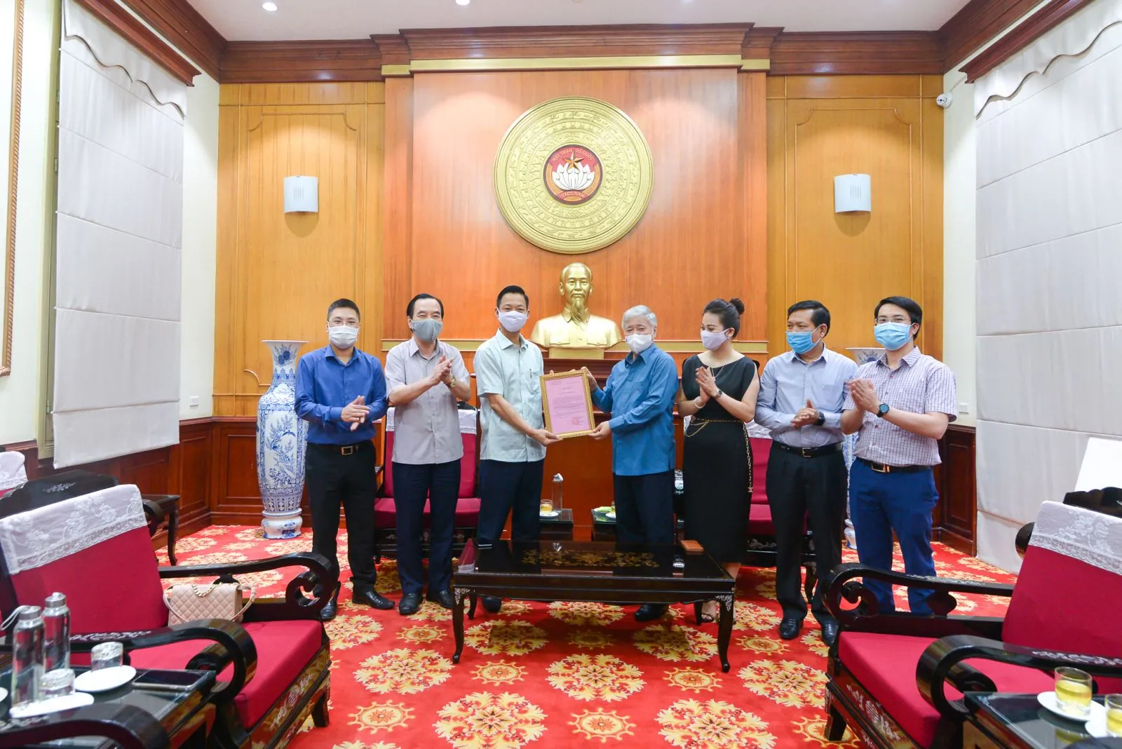 Tập đoàn Sơn Phúc ủng hộ quỹ vắc xin và công tác phòng chống dịch Covid 19 2 tỷ đồng. — ảnh 3