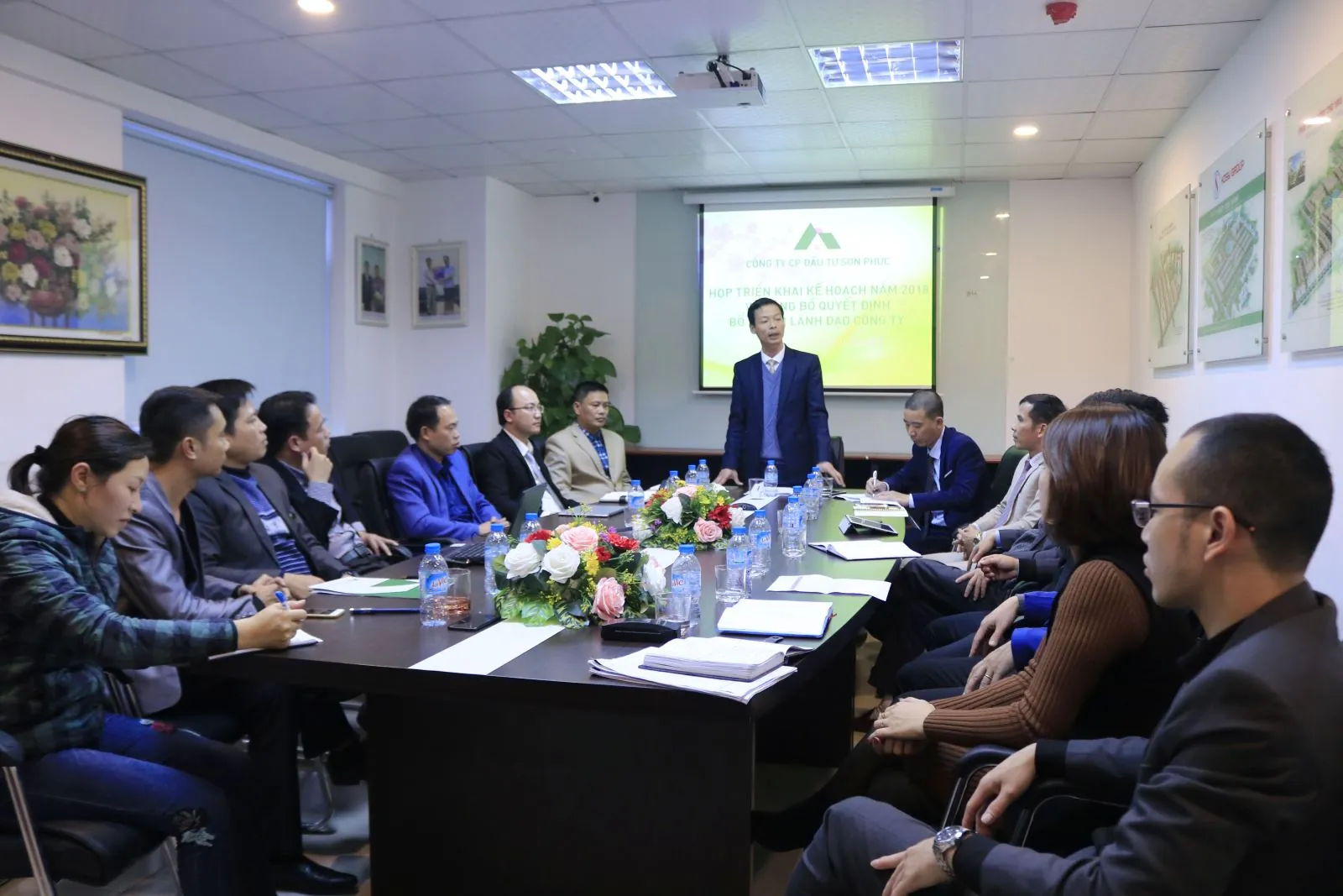 Chủ tịch HĐQT/Tổng Giám đốc Ths. Nguyễn Thế Hùng chủ trì và phát biểu tại buổi họp