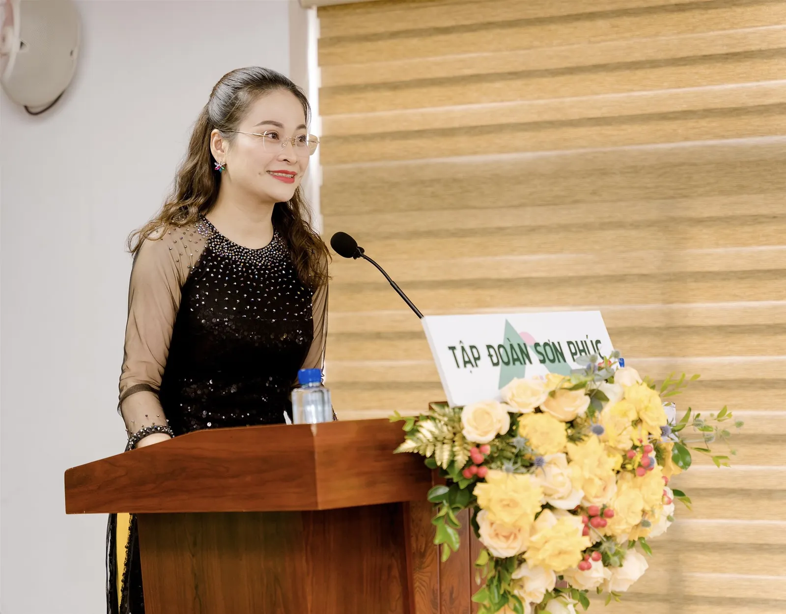 (Phó Chủ tịch HĐQT Trần Bỉnh Xuân chia sẻ về Văn hóa doanh nghiệp Sơn Phúc tại Hội nghị)