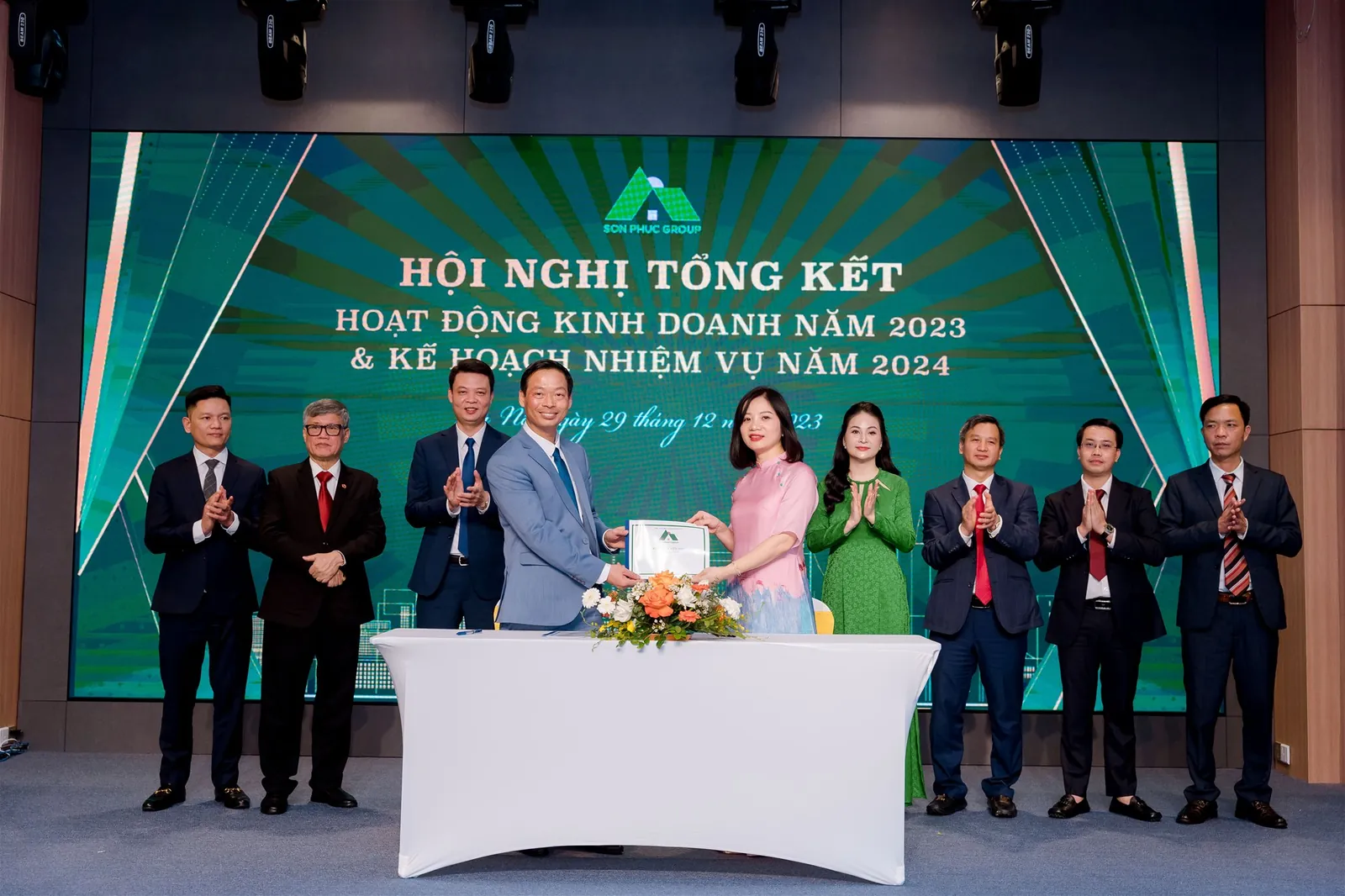 Tập đoàn Sơn Phúc tổng kết hoạt động kinh doanh năm 2023 - Định hướng mục tiêu kế hoạch năm 2024 — ảnh 18